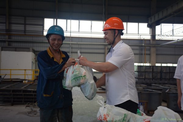 高溫“送清涼” 關愛到一線